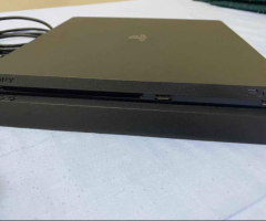 PlayStation 4 1 TB with 2 pads - 2