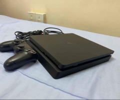 PlayStation 4 1 TB with 2 pads - 3