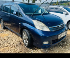 Fairly used - Toyota Isis Car - 3