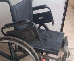 Used Breezy Wheelchair - Durable Mobility Solution! - 3