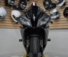 2016 YAMAHA R6.. contact me on whatsapp: +12268666609 - 3