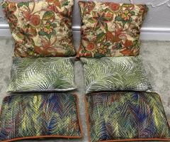 set of 6 at throw pillows at 5000 n green cases a lot 2000 - 3