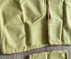 set of 6 at throw pillows at 5000 n green cases a lot 2000 - 5